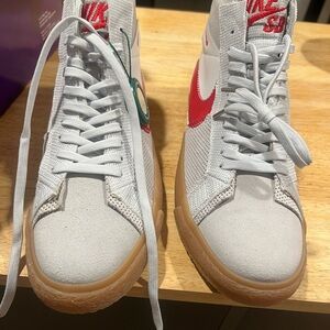 Nike SB High-Top Sneakers with Red and Green Accents